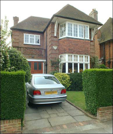 16 Rotherwick Road